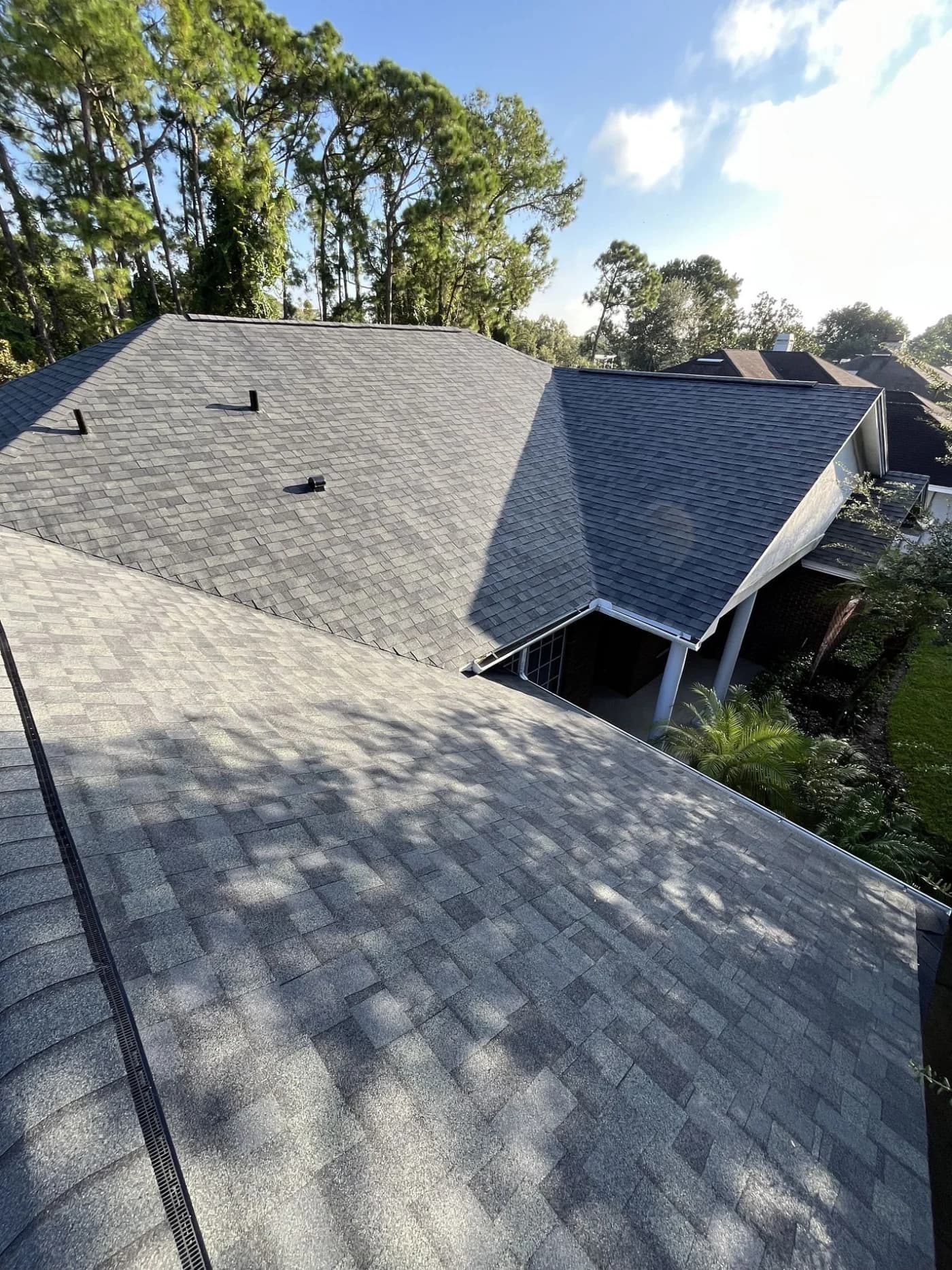 Architectural asphalt shingle roof on a Central Florida home