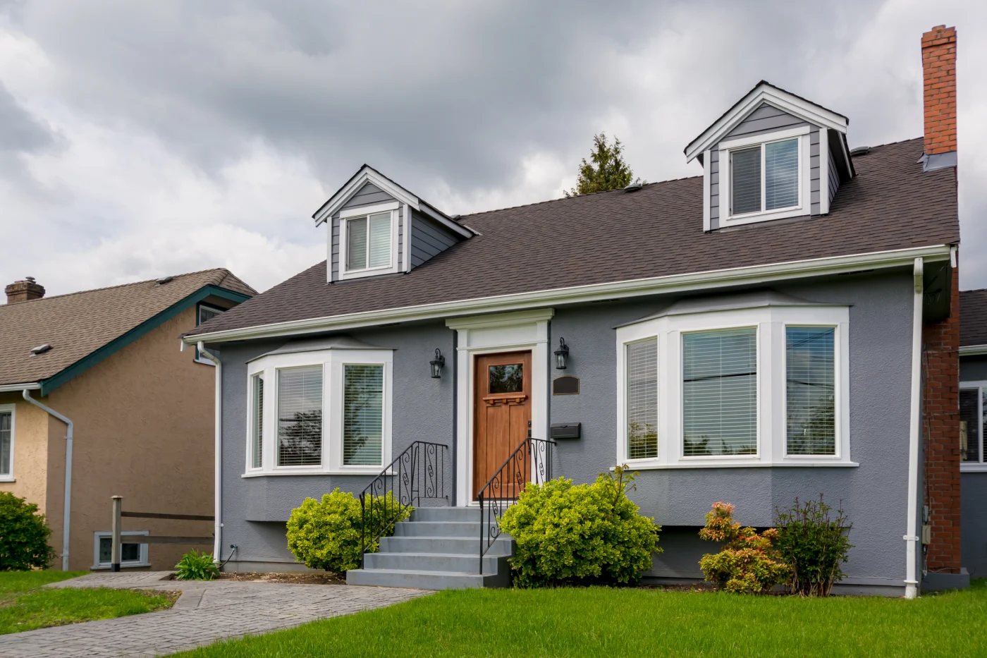 Average Residential House With Green Lawn On Cloudy Day In Canada Average Residential House With Green Lawn On Cloudy Day In Canada