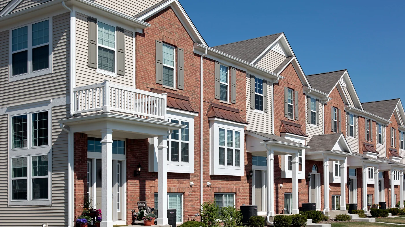 Commercial Roofing |Central Florida | Universal Roof & Contracting A multi-family complex with asphalt shingle roofing in Central Florida | Universal Roof & Contracting
