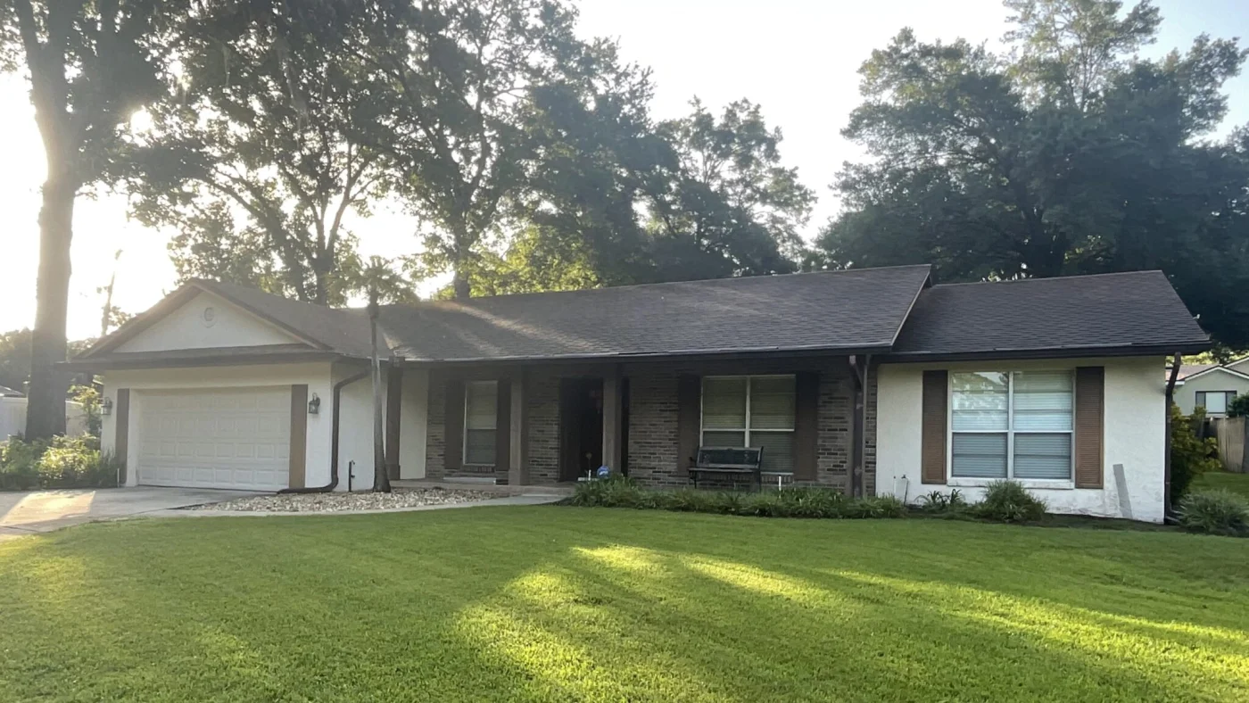 A home before a roof replacement by Universal Roof & Contracting in Central Florida.