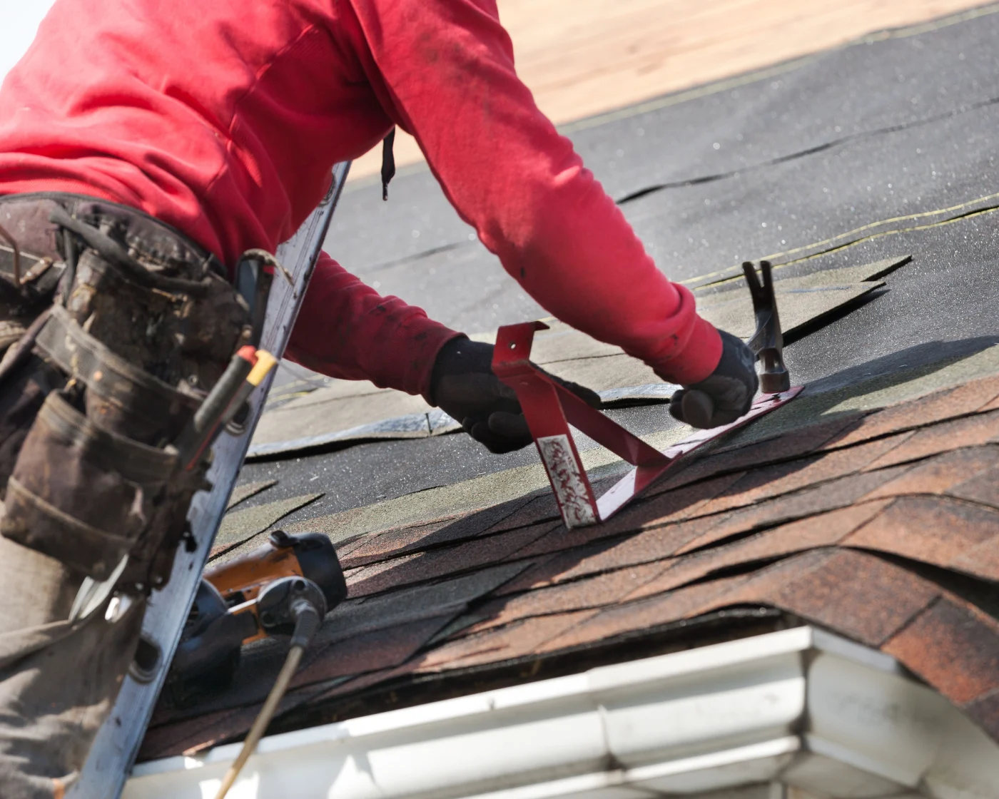 Worker Repairing Roof Emergency Roof Repair Universal Roof Fl