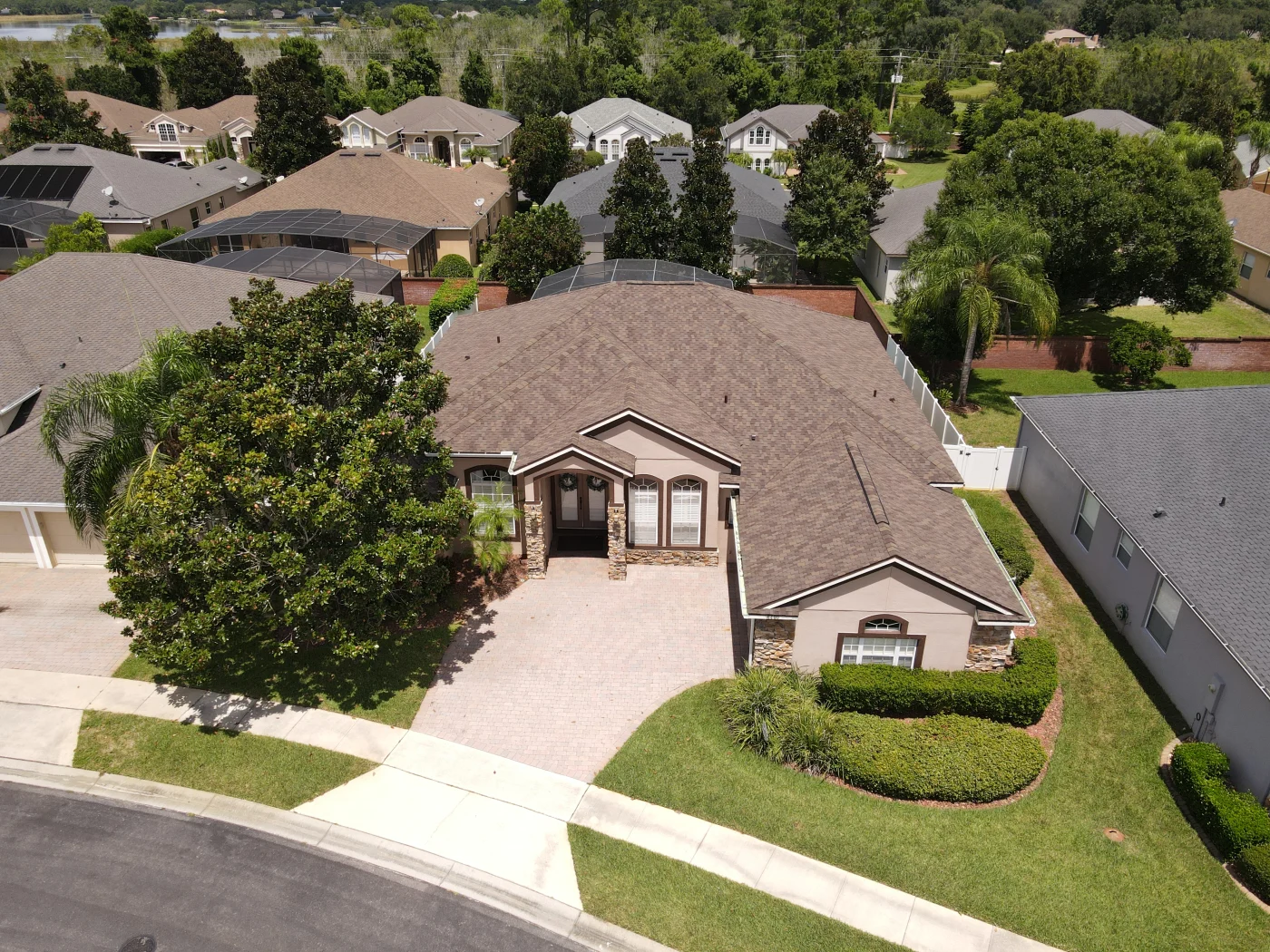 Fantastic Asphalt Shingles In Winter Park, FL | Universal Roof & Contracting This image features a beautiful asphalt-shingled home in a cute subdivision.